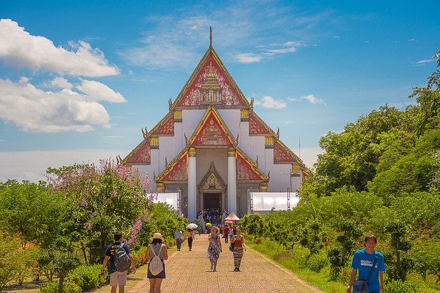 วันหยุดวิสาขบูชา 2569: หนีร้อนมาทำบุญที่เชียงใหม่กับ Thai Travel Insider